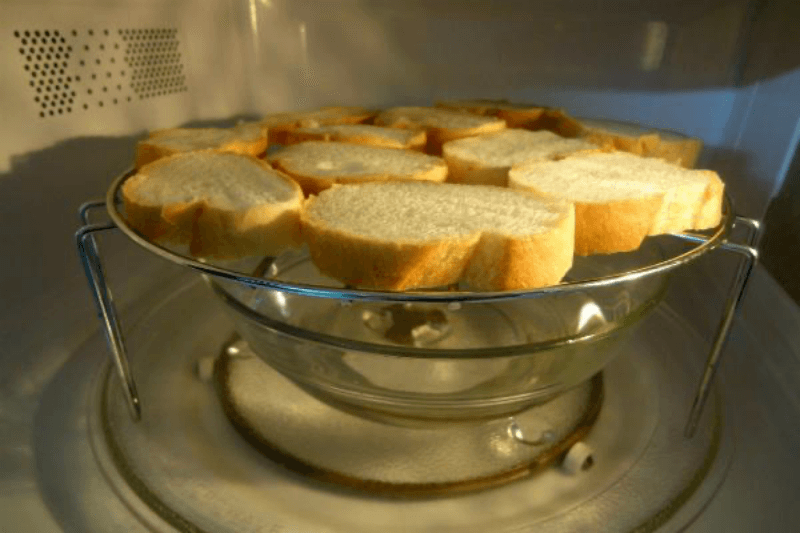 lò vi sóng nướng bánh mì được không