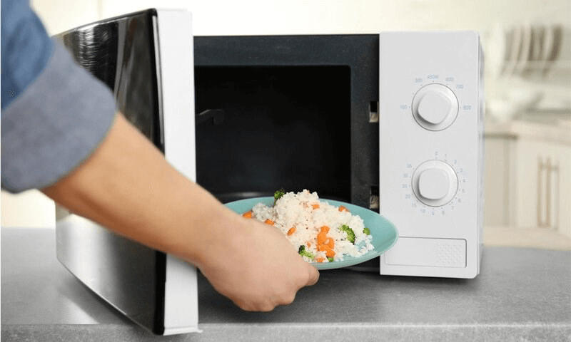 cách sử dụng lò vi sóng hâm nóng thức ăn
