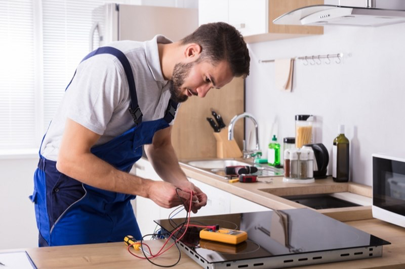cách khắc phục bếp từ có mùi khét