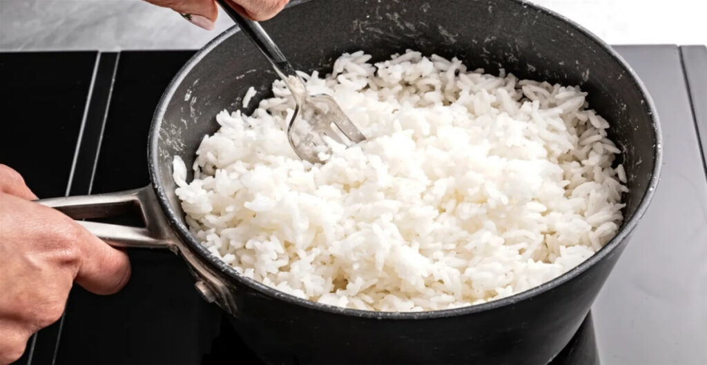 Cách nấu cơm bằng bếp từ