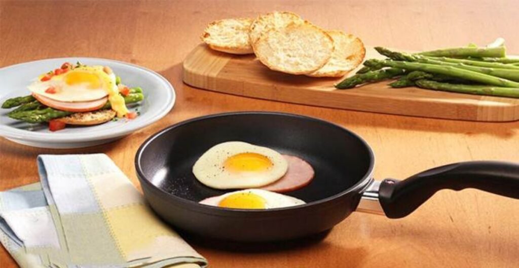 cách chiên trứng bằng bếp từ