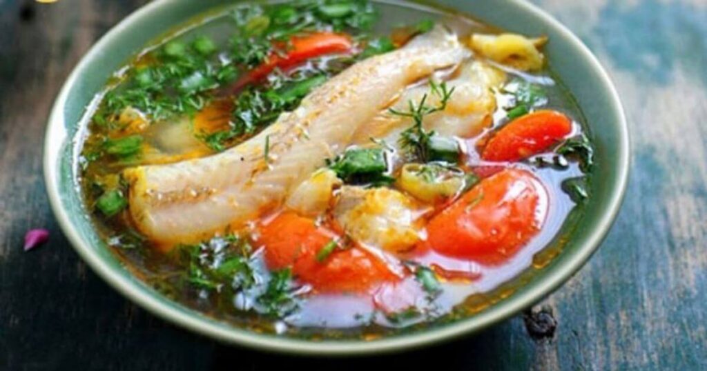 canh cá khoai nấu dứa