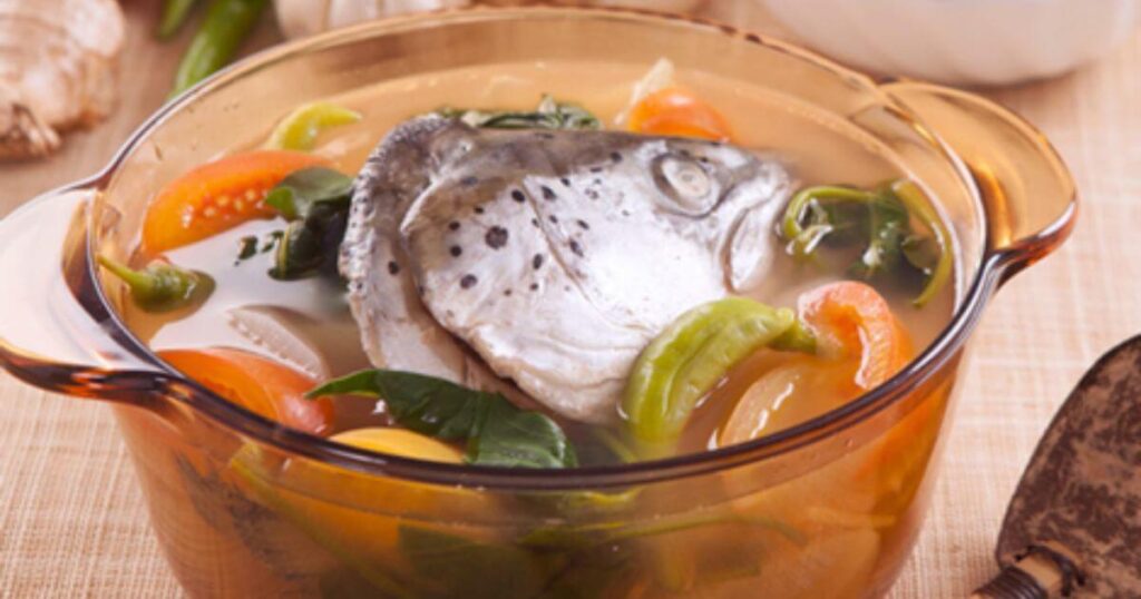 canh đầu cá hồi nấu dứa