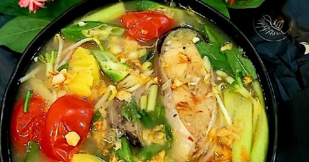 làm Canh cá lăng nấu dứa