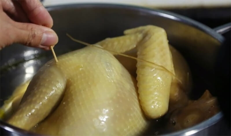 luộc gà bằng bếp từ
